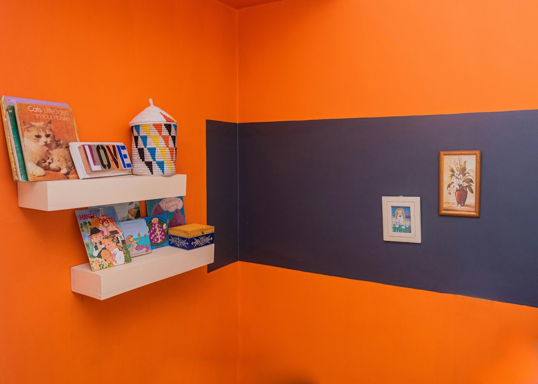 Felgekleurde fotobehang met sprookjeskastelen. Felgekleurde fotobehang met sprookjeskastelen.