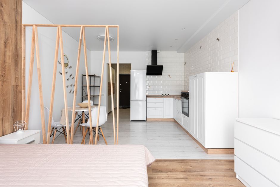 Wandplank transformeert in compact bureau. Wandplank transformeert in compact bureau.